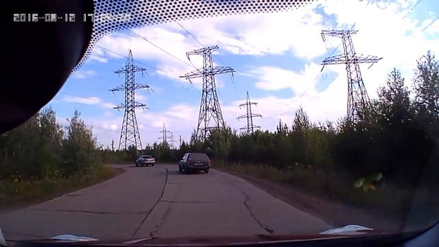 Обгон в закрытом повороте. Усть-Илимск. 12.08.2016г. смотреть онлайн