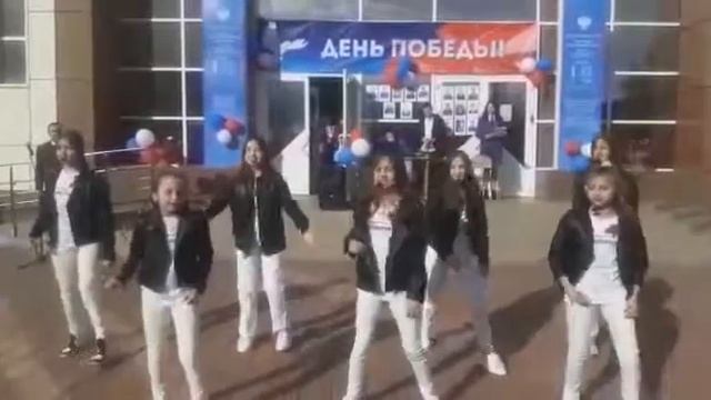 Праздничный концерт на день Победы с песней - мы жители земли. смотреть онлайн