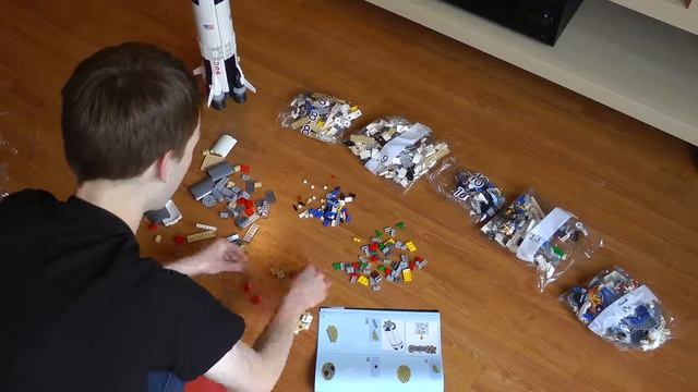 LEGO 21309 NASA Apollo Saturn V Rocket (Time Lapse) смотреть онлайн