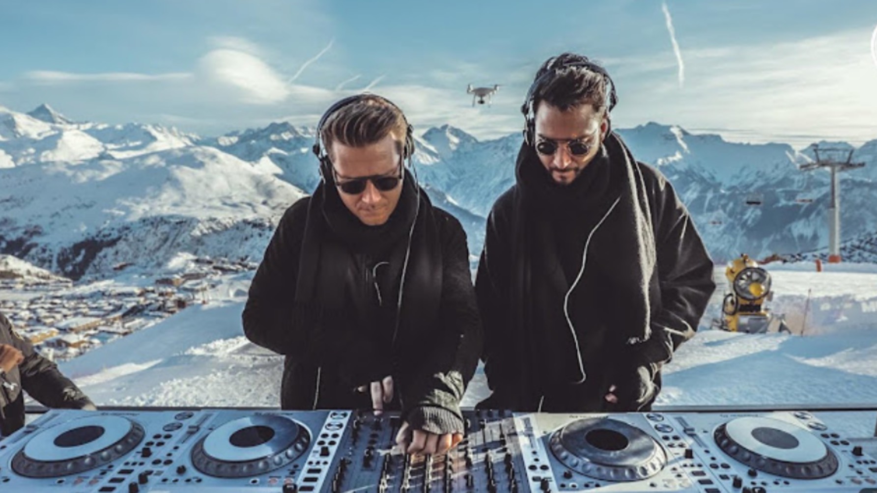 Диджей сет Альп д'Юэз в Альпах смотреть онлайн