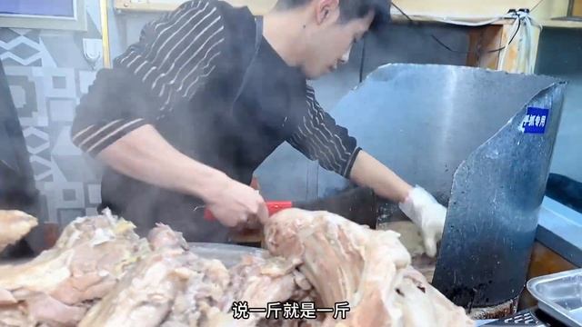 兰州小哥做东乡手抓羊肉，只用小尾寒羊上半身，带皮带骨68元一斤