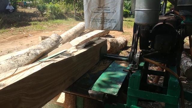 daily time when splitting wood using a self-assembled machine смотреть онлайн