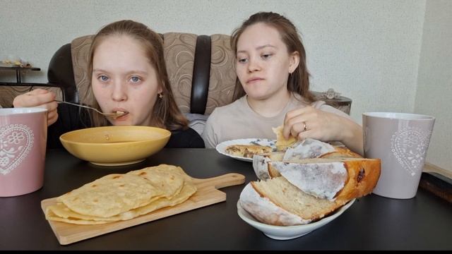 МУКБАНГ ОКРОШКА ЗАПЕКАНКА КЫСТЫБЫЙ КУЛИЧ 🥧🎆👩🍳🥞