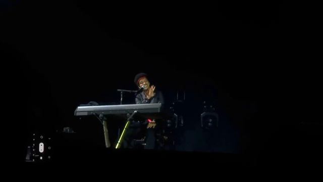 2022/10/15 Bruno Mars - Solo piano nostalgia medley live in Allianz Stadium Sydney смотреть онлайн