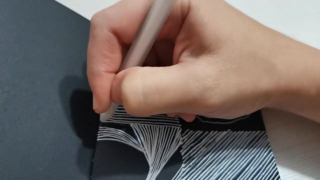Рисование маркером на черной бумаге как медитация