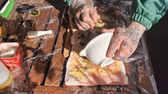 Porchetta, mit Mega Kruste italienischer Rollbraten aus Duroc Bauch vom Gasgrill