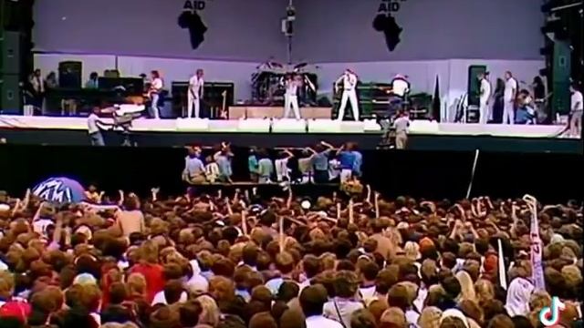 Freddie Mercury concert with aaugh sounds смотреть онлайн