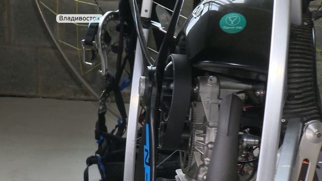 Почти как Карлсон: российский спортсмен пересёк страну на мотопараплане смотреть онлайн