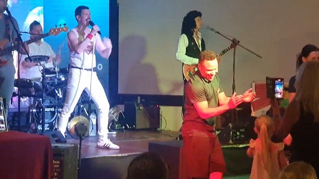 somebody to love  Freddie Mercury tribute