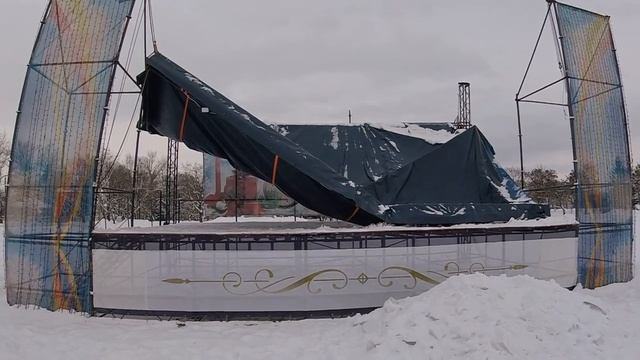 Рухнула сцена в Чугуеве © Санечка Беляев смотреть онлайн