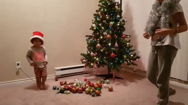 Наряжаем елку! скоро новый 2019 год! смотреть онлайн