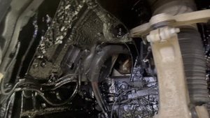 BMW X7 (БМВ Х7) установили дополнительную шумозащиту на пути шума от шин в салон. Шумка арки, локера