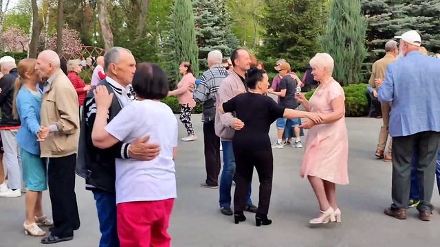 Я ИДУ ТЕБЕ НАВСТРЕЧУ! ТАНЦЫ ХАРЬКОВ 2024 #music #retrodancing смотреть онлайн