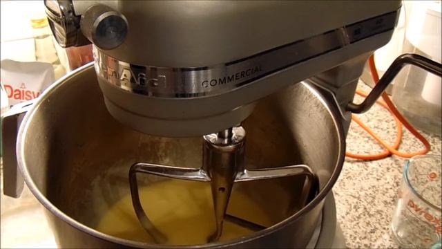 Giant Blueberry Muffins! Delish! смотреть онлайн