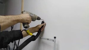 Это должен знать каждый мужчина. Как сверлить стены без пыли.