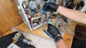 На кухне появились мошки. Источник - jura ena 3, которую никогда не чистили.