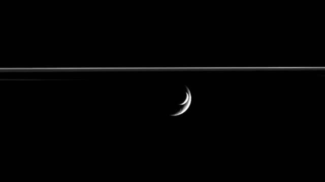 Enceladus Transits Rhea смотреть онлайн