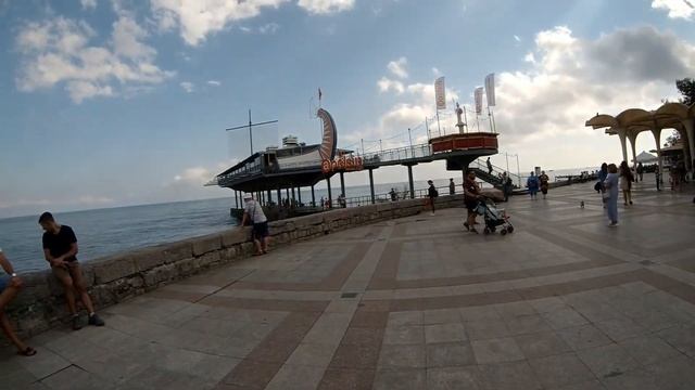 Цены в Ялте шокировали! Сходили в кино показываем набережную!