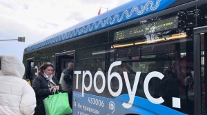 Электробус КАМАЗ-6282 следует по маршруту 706 ”м. Выхино - 2-ой Московский Крематорий”