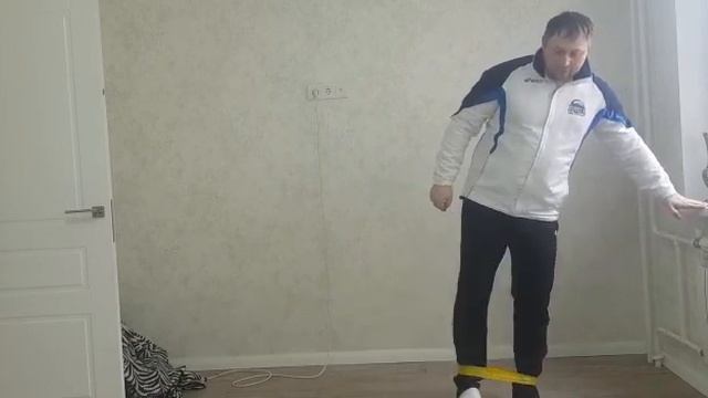 Упражнения для ног с резиновой петлей смотреть онлайн
