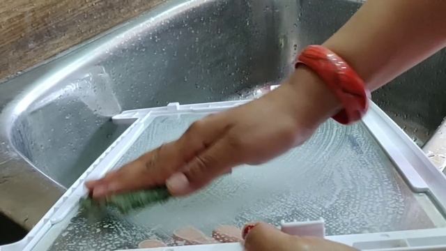 फ्रिज की सफाई करने का आसान तरीका / how to clean your fridge смотреть онлайн