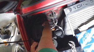 ЗАМЕНА ВОЗДУШНОГО ФИЛЬТРА на VW Transporter T4 (2.5 tdi)