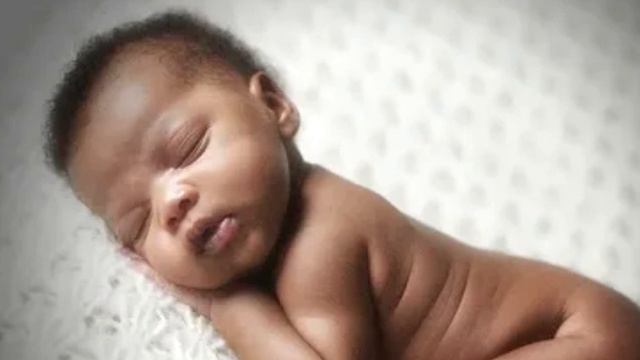 Акушеры были в ужасе, когда увидели новорождённого. Такое бывает раз в 100 лет! смотреть онлайн