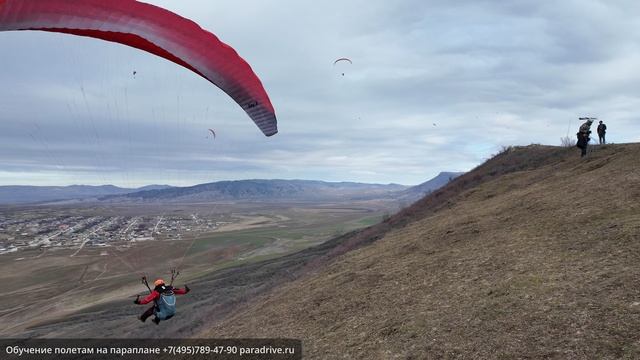 Взлет на параплане Joy-3 красный (Кефир, Дагестан, инструктор Передереев) смотреть онлайн