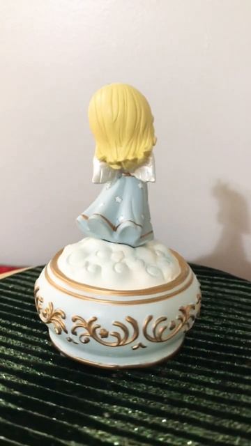 Lovely Christmas Wind-up Music Box Angel Precious Moments #shorts #christmas #Angel #PreciousMoment смотреть онлайн