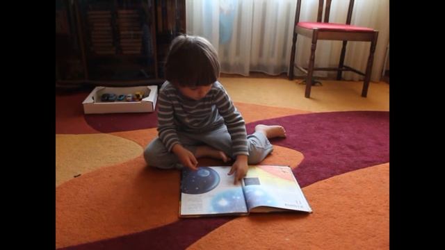 Ребенок в 4 года читает про космос. смотреть онлайн
