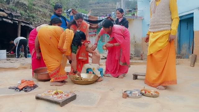 पहाड़ी मुंडन संस्कार | Pahadi Mundan Ceremony | Sarita Negi Uttarakhandi ( Part-2 )#mundan #village смотреть онлайн