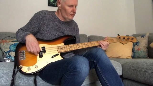 David Bowie - Life on Mars - bass cover смотреть онлайн