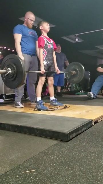 8 year old deadlifts 130 pounds! смотреть онлайн