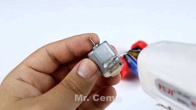 How To Make a Mini Dc Motor Car - Very Simple смотреть онлайн