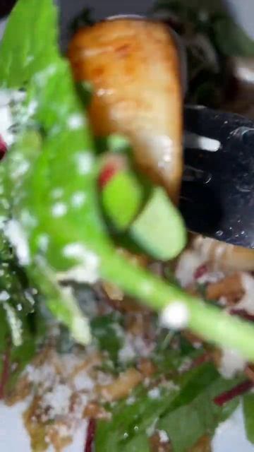 Spinach scallops salad #delicious #cooking #salad #shotrs смотреть онлайн