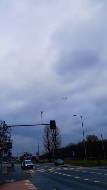 люблю смотреть когда мимо пролетает самолёт ✈ 😌