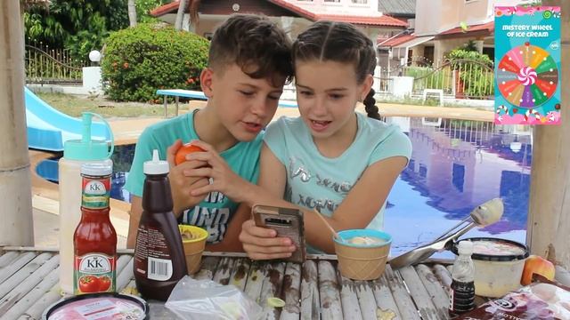 МОРОЖЕНОЕ ЧЕЛЛЕНДЖ MYSTERY WHEEL OF ICE CREAM SUNDAE CHALLENGE смотреть онлайн