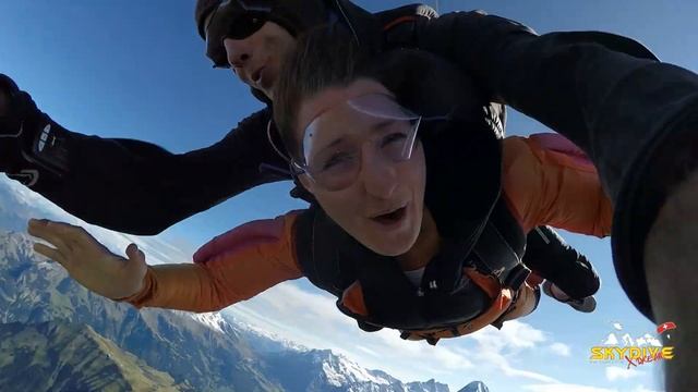 Tandem skydive of Alisa Polkinghorne смотреть онлайн