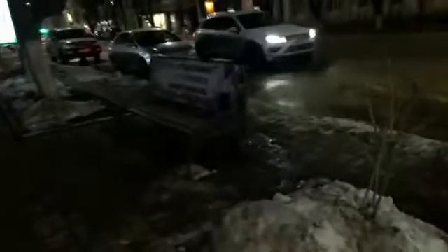 Лавочки с рекламой ритуальных услуг