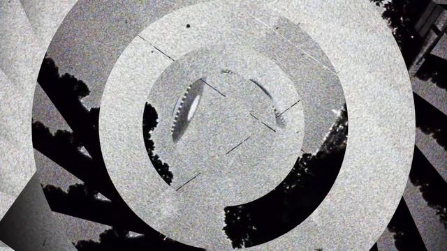 AT 2 PACES - UFO смотреть онлайн