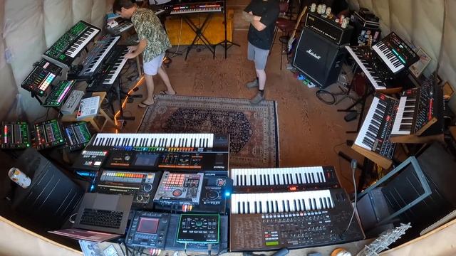 PUSHER // Pitch-bend bass by #OB6 + Prologue, Opsix, Jupiter-X. Looped by Squarp Pyramid 💐