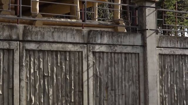 БОГАТЫЕ ТОЖЕ ПЛАЧУТ. В УДАЧНОМ НАЧАЛИ СНОСИТЬ ЗАБОРЫ У РЕКИ