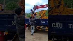 cẩu tadano z100 lên đường