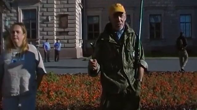 Саша (?) с флагом о 1991 смотреть онлайн