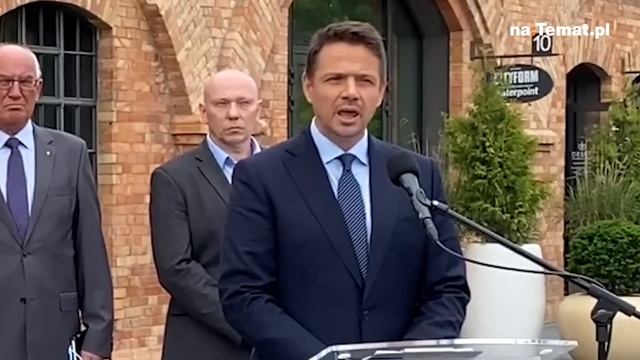 Trzaskowski odpowiedział po angielsku zapytany o skandaliczny materiał TVP