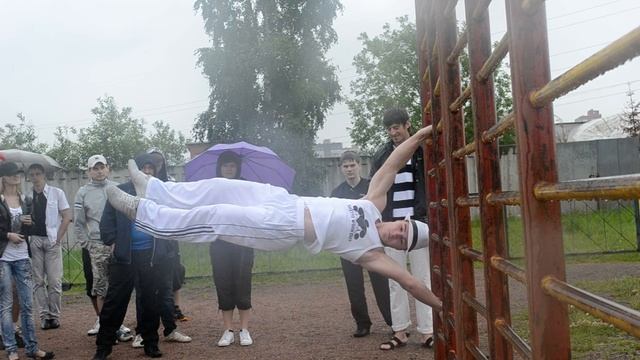 Workout Saint-Petersburg.Brovin Danyil. 18 Second Human Flag Hold! смотреть онлайн