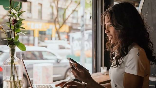 Увидев отца с молоденькой девушкой, я был в бешенстве. Но узнав его тайну, я онемел... смотреть онлайн