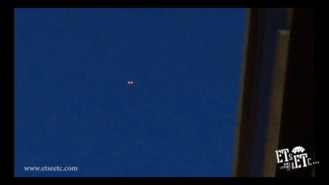 OVNI / UFO com duas luzes vermelhas/verdes смотреть онлайн