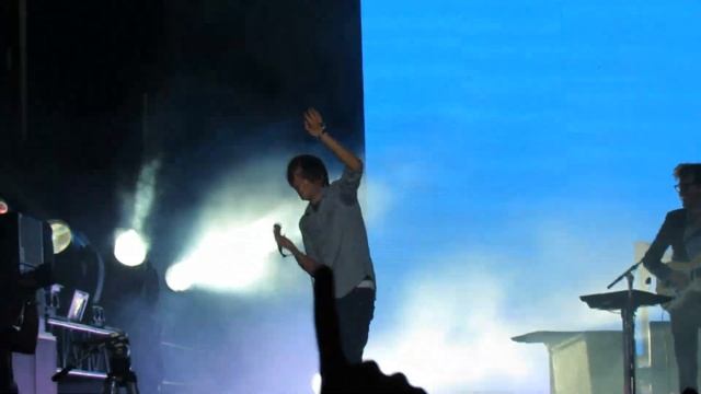 Phoenix - Thomas Mars epic crowd surfing at Osheaga 2013 HD