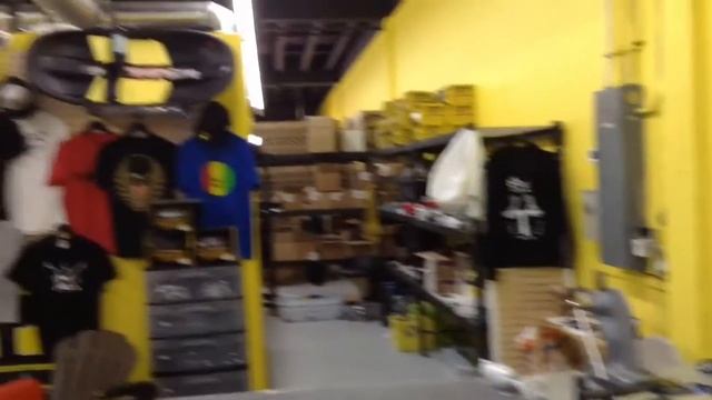 Vermin Scooter Shop Tour смотреть онлайн